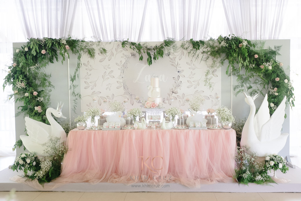 swan wedding and event decor