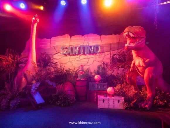 T-Rex and a Brontosaurus set the stage for dinosaur themed birthday party