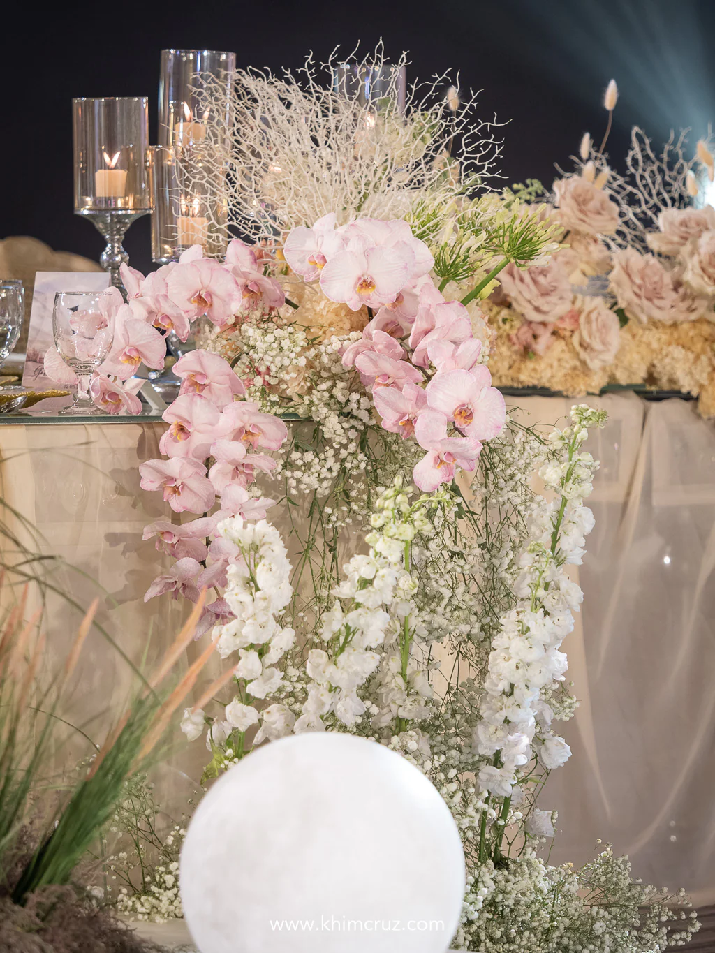 ceiling glows with pearl and shell-inspired ridges in this earthy seaside theme wedding