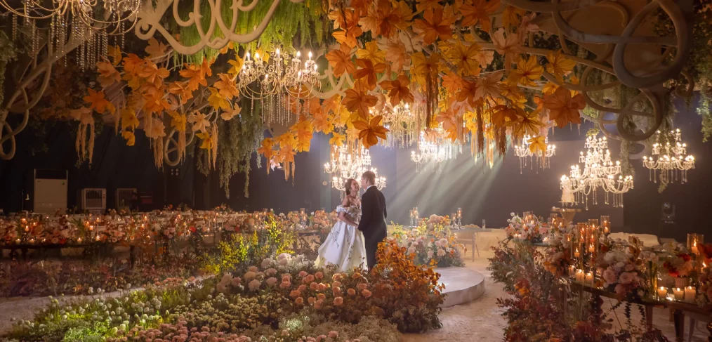 blend of spring and autumn Art Nouveau-infused wedding