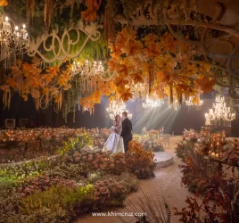 blend of spring and autumn Art Nouveau-infused wedding