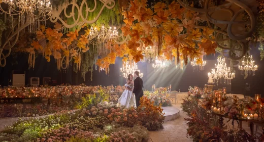 blend of spring and autumn Art Nouveau-infused wedding