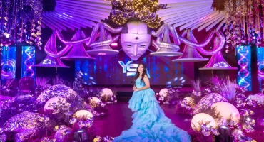 futuristic debut featuring colossal robotic head mesmerizing visuals lighting with our debutante takes center stage